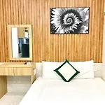 Seven House - Hotel & Apartment